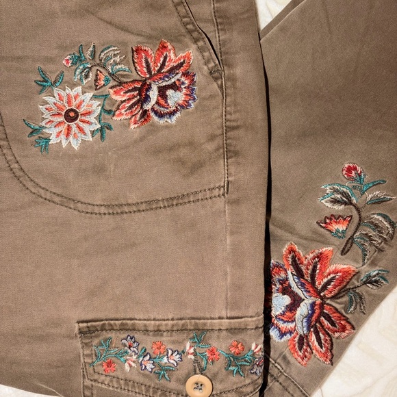 SUNDANCE BOTANICAL EMBROIDERED CARGO JOGGERS size 4 - Picture 5 of 5